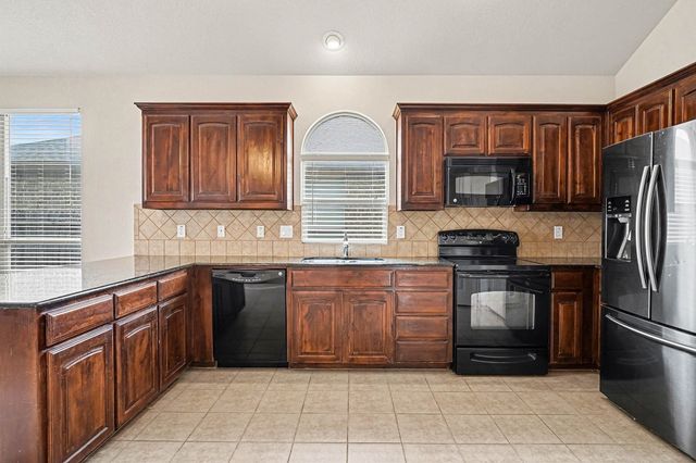 8512 Axis Deer Run, Fort Worth, TX 76179