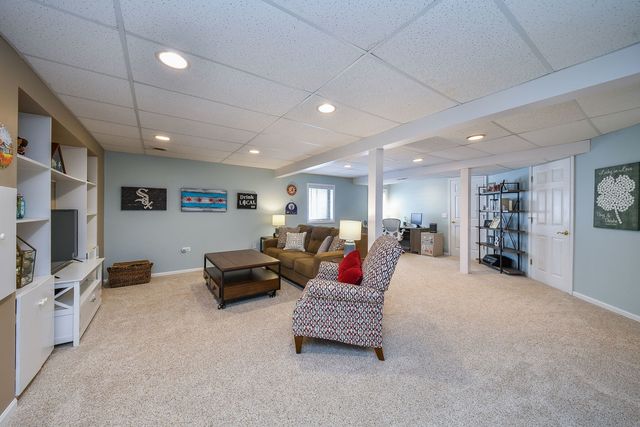 1140 Lakewood Circle, Naperville, IL 60540
