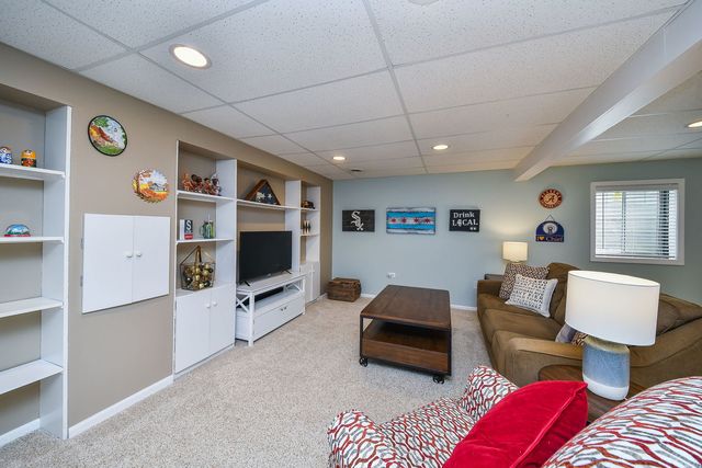 1140 Lakewood Circle, Naperville, IL 60540
