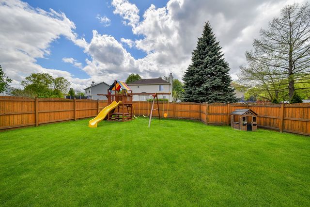 1140 Lakewood Circle, Naperville, IL 60540