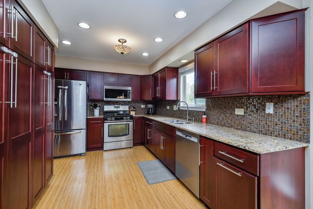 1140 Lakewood Circle, Naperville, IL 60540