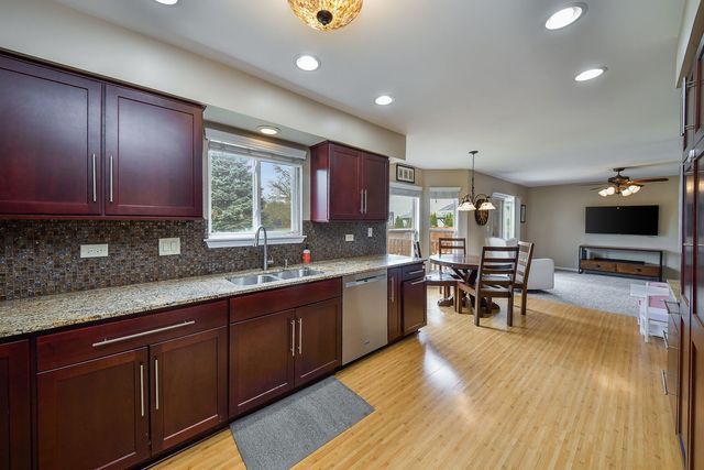 1140 Lakewood Circle, Naperville, IL 60540