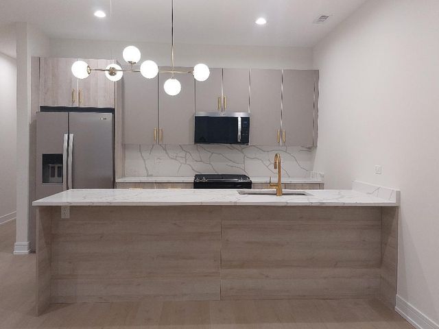 4625 S Michigan Avenue 2, Chicago, IL 60653