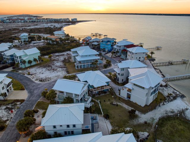 1468 Bermuda Drive, Navarre, FL 32566