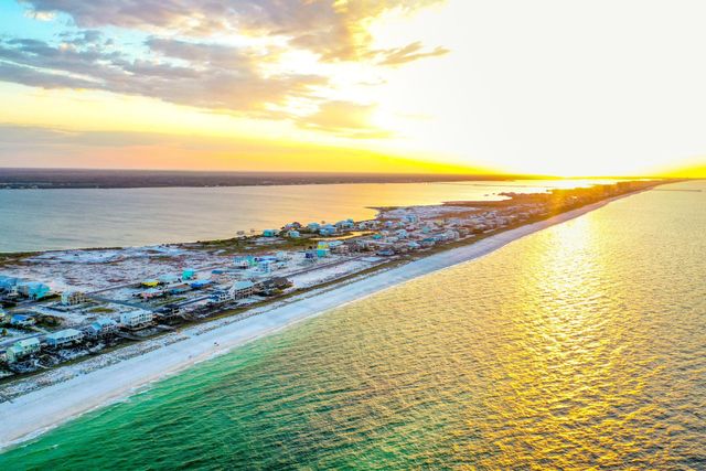 1468 Bermuda Drive, Navarre, FL 32566