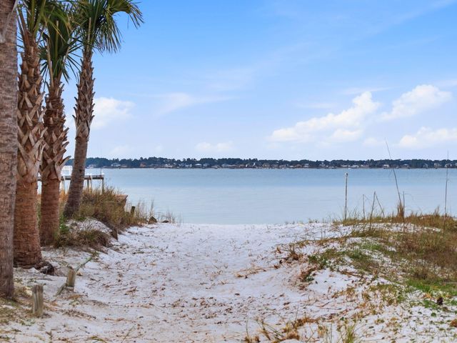 1468 Bermuda Drive, Navarre, FL 32566