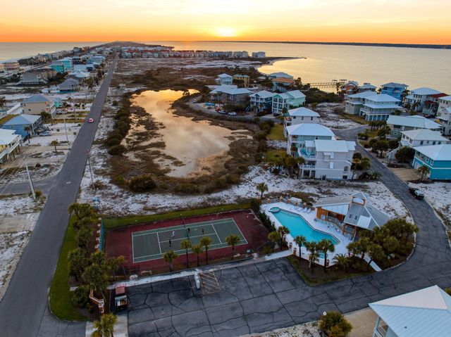 1468 Bermuda Drive, Navarre, FL 32566