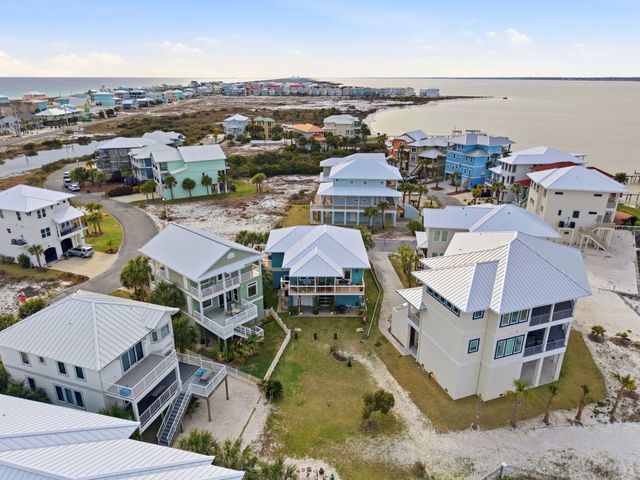 1468 Bermuda Drive, Navarre, FL 32566