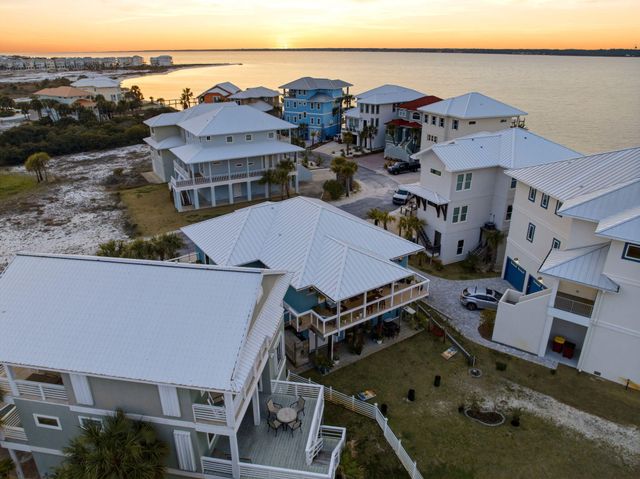 1468 Bermuda Drive, Navarre, FL 32566