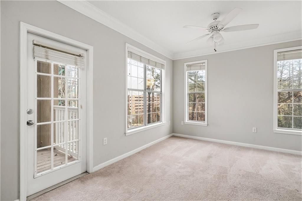 Image 10 of property listing at 4102 Westchester Ridge NE, Brookhaven, GA 30329