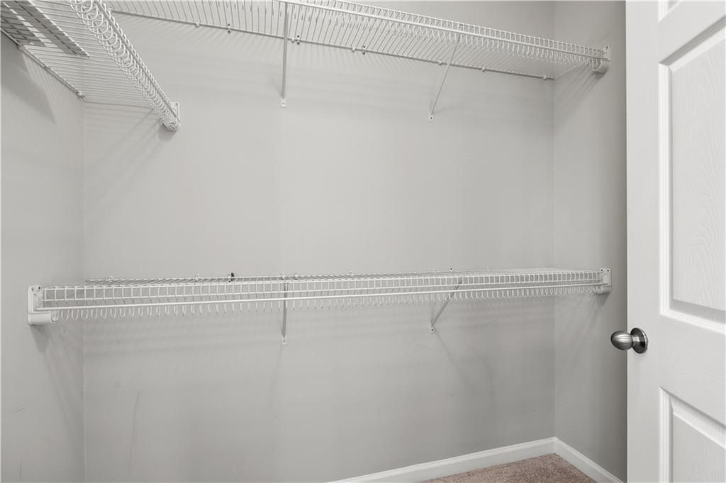 Image 14 of property listing at 4102 Westchester Ridge NE, Brookhaven, GA 30329