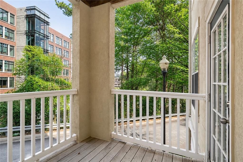 Image 15 of property listing at 4102 Westchester Ridge NE, Brookhaven, GA 30329