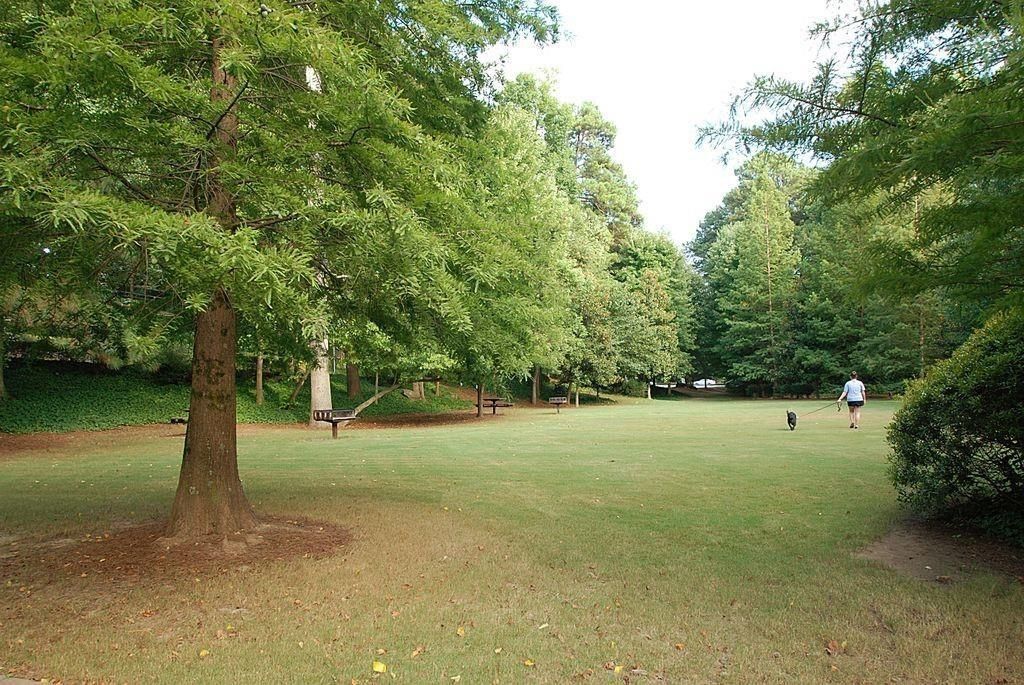 Image 25 of property listing at 4102 Westchester Ridge NE, Brookhaven, GA 30329