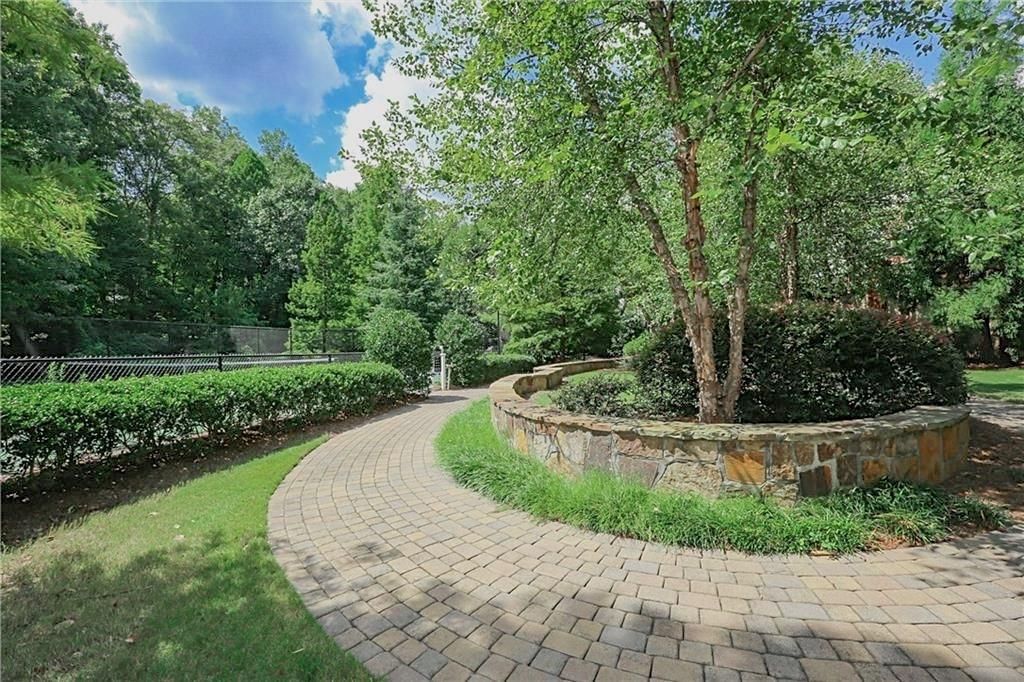 Image 27 of property listing at 4102 Westchester Ridge NE, Brookhaven, GA 30329