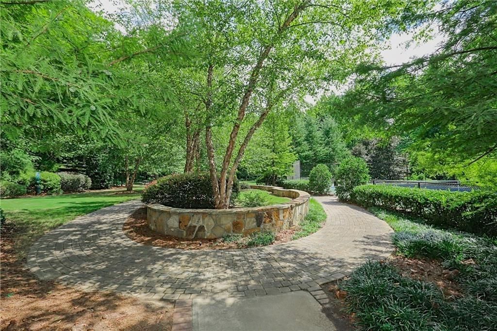 Image 28 of property listing at 4102 Westchester Ridge NE, Brookhaven, GA 30329
