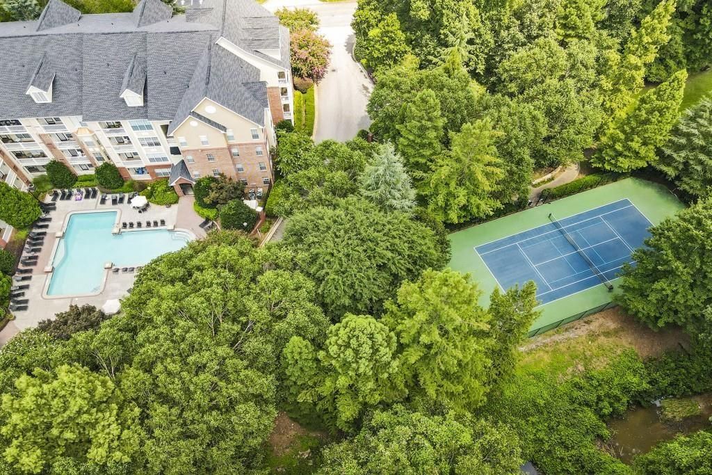 Image 32 of property listing at 4102 Westchester Ridge NE, Brookhaven, GA 30329