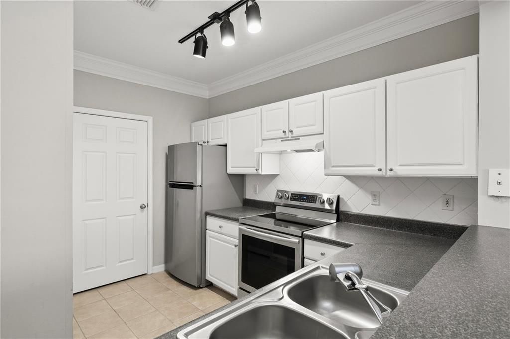 Image 7 of property listing at 4102 Westchester Ridge NE, Brookhaven, GA 30329