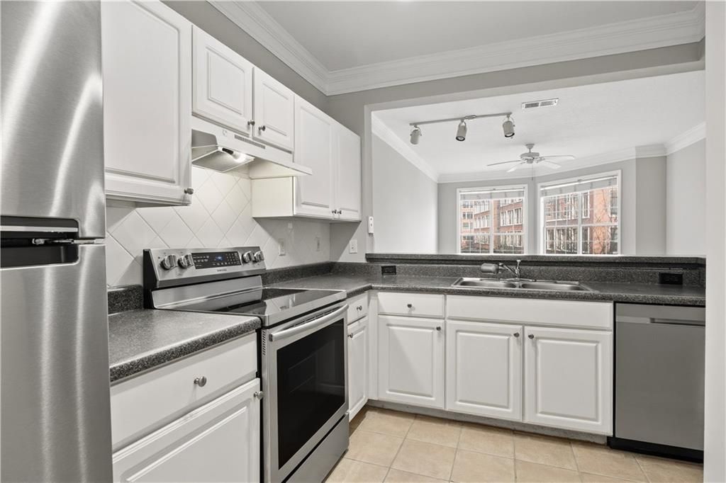 Image 8 of property listing at 4102 Westchester Ridge NE, Brookhaven, GA 30329