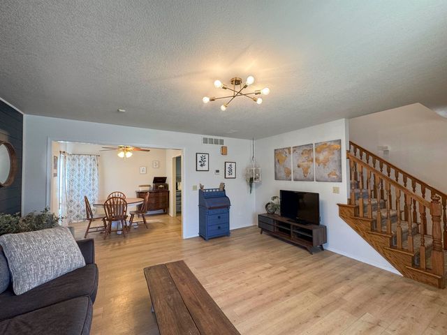 157 S Peachwood Dr., Haysville, KS 67060