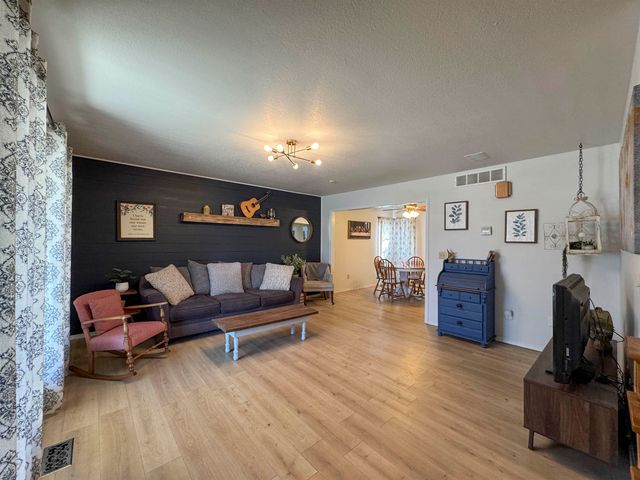 157 S Peachwood Dr., Haysville, KS 67060