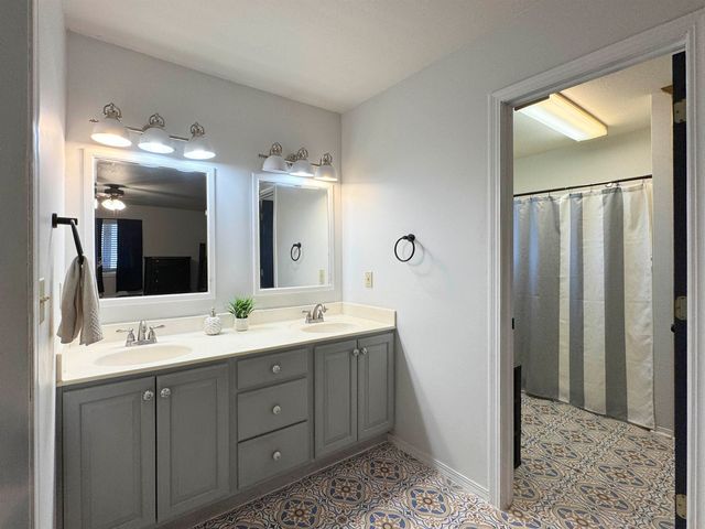 157 S Peachwood Dr., Haysville, KS 67060