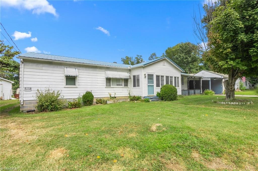 1 Westwood Avenue, Thomasville, NC 27360