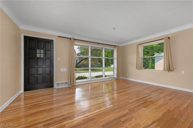 85 E 205th Street, Euclid, OH 44123
