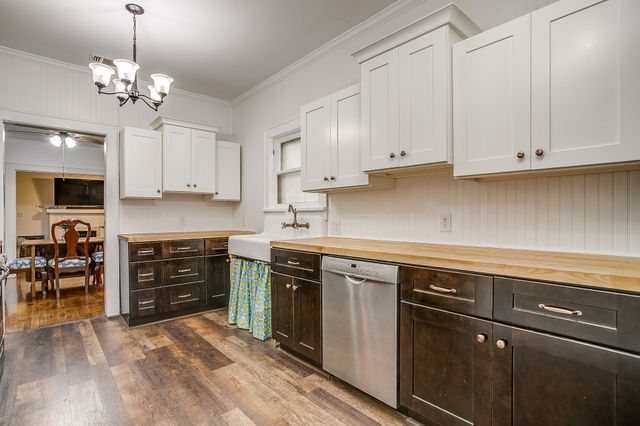 2119 Stanley Avenue, Fort Worth, TX 76110