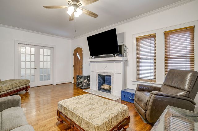 2119 Stanley Avenue, Fort Worth, TX 76110