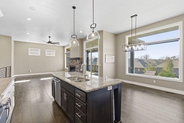 727 S Hickory Drive, Springfield, MO 65809