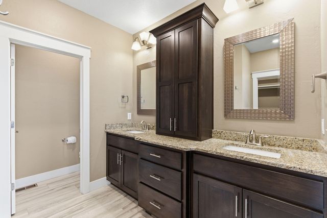 727 S Hickory Drive, Springfield, MO 65809