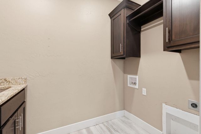 727 S Hickory Drive, Springfield, MO 65809