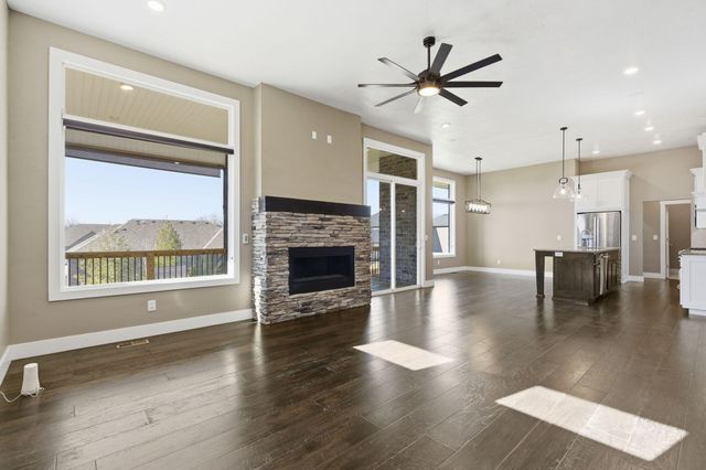 727 S Hickory Drive, Springfield, MO 65809