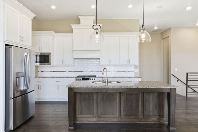 727 S Hickory Drive, Springfield, MO 65809