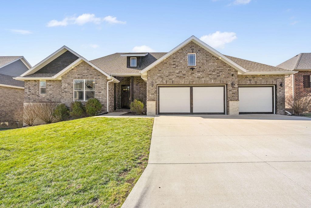 727 S Hickory Drive, Springfield, MO 65809