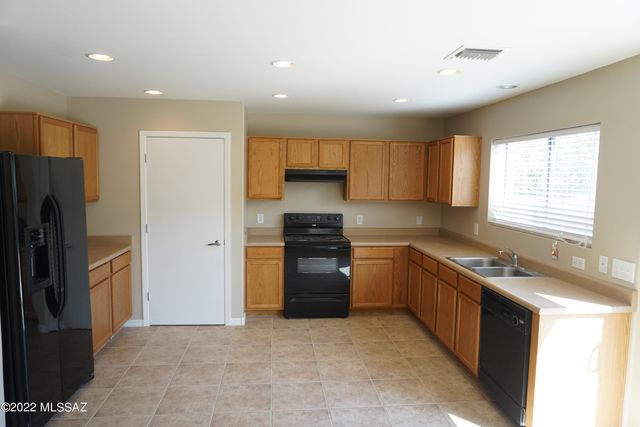 6973 S Blueeyes Drive, Tucson, AZ 85756