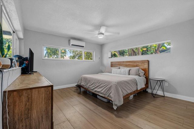 1560 NE 32ND Street, Oakland Park, FL 33334