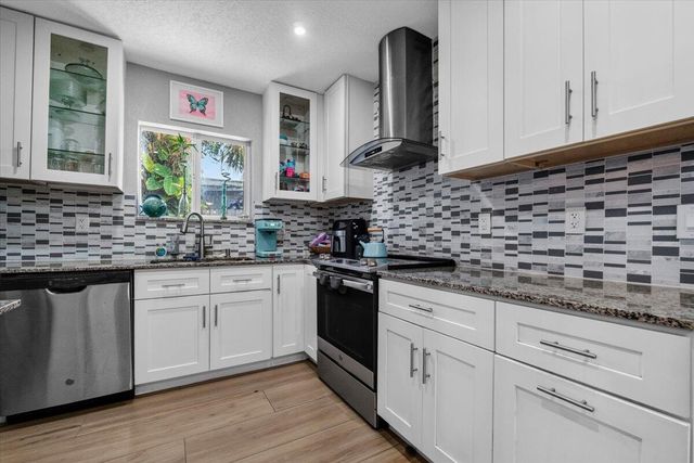 1560 NE 32ND Street, Oakland Park, FL 33334