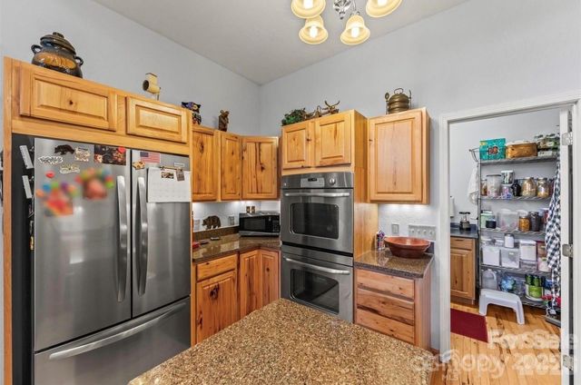 461 N Mallard Cove, Almond, NC 28771