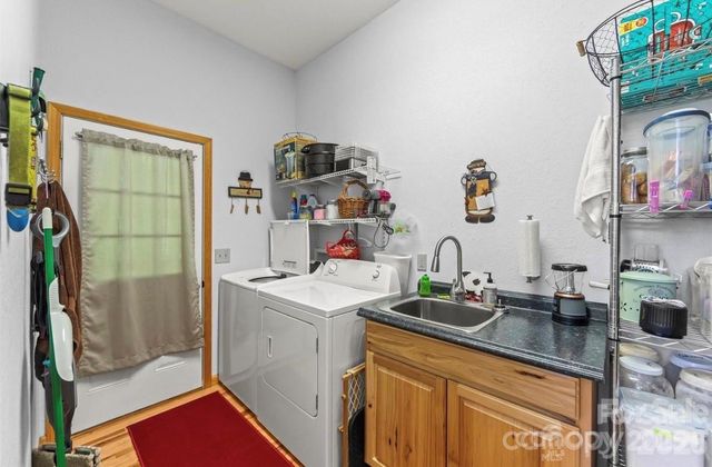 461 N Mallard Cove, Almond, NC 28771