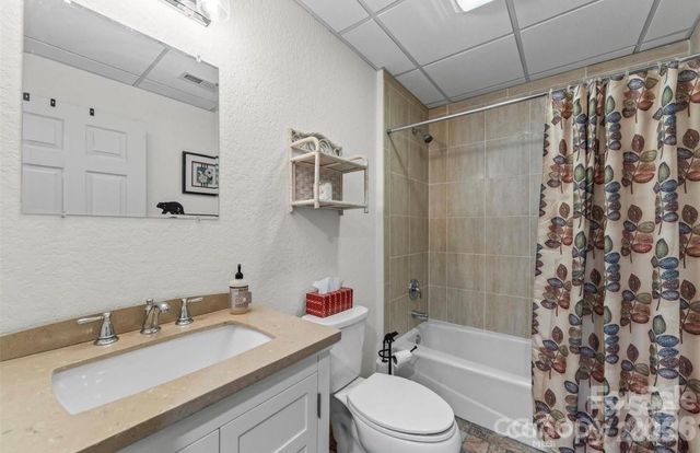 461 N Mallard Cove, Almond, NC 28771
