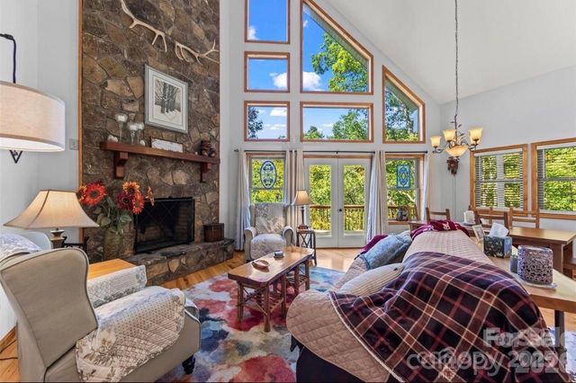 461 N Mallard Cove, Almond, NC 28771