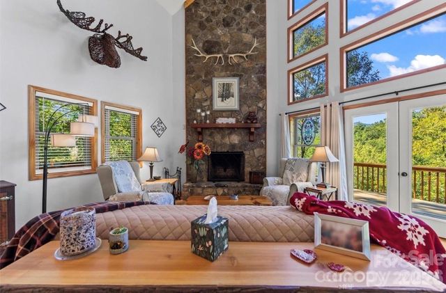 461 N Mallard Cove, Almond, NC 28771