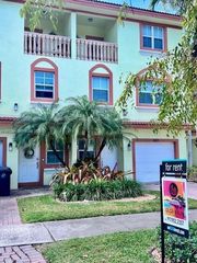621 NE 8th Ave, Fort Lauderdale, FL 33304