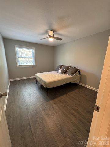 2705 N Center Street 36, Hickory, NC 28601