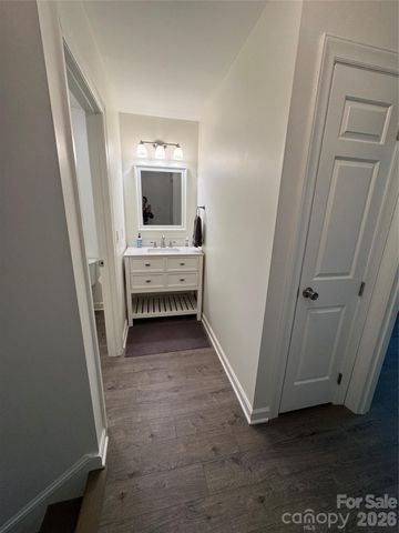 2705 N Center Street 36, Hickory, NC 28601