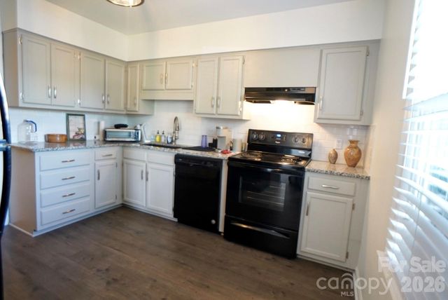2705 N Center Street 36, Hickory, NC 28601