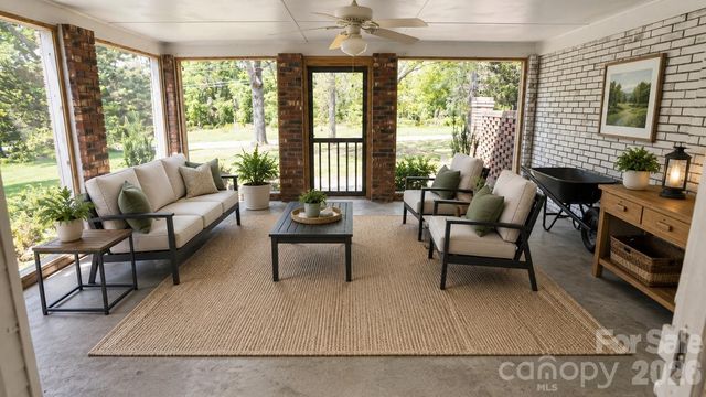 2705 N Center Street 36, Hickory, NC 28601