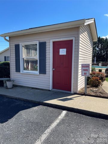 2705 N Center Street 36, Hickory, NC 28601