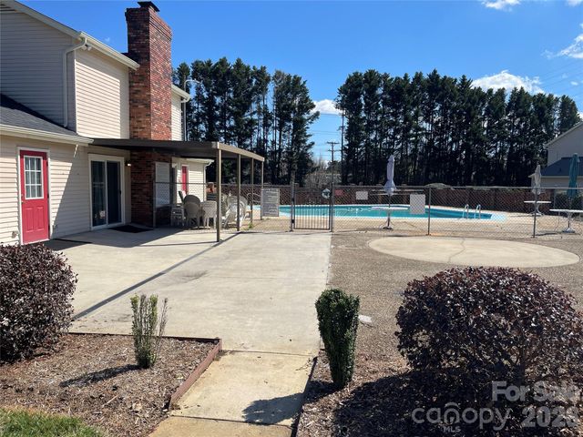 2705 N Center Street 36, Hickory, NC 28601